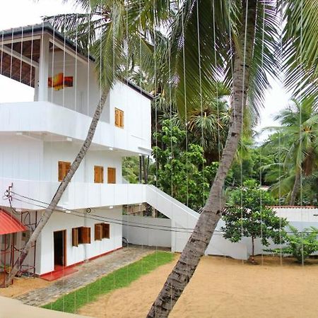 Bluewater Beach Resort Trincomalee Bagian luar foto