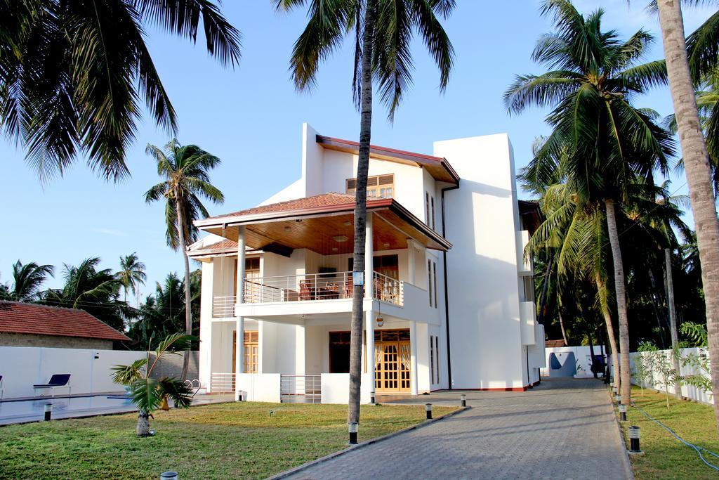 Bluewater Beach Resort Trincomalee Bagian luar foto