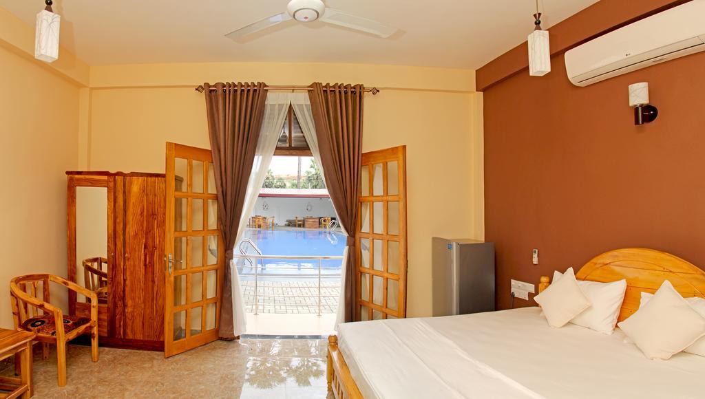 Bluewater Beach Resort Trincomalee Ruang foto