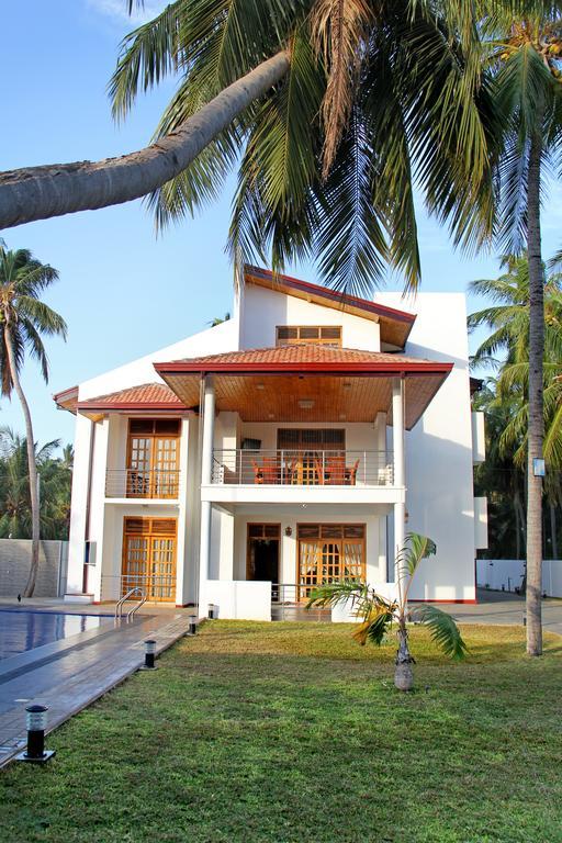 Bluewater Beach Resort Trincomalee Bagian luar foto