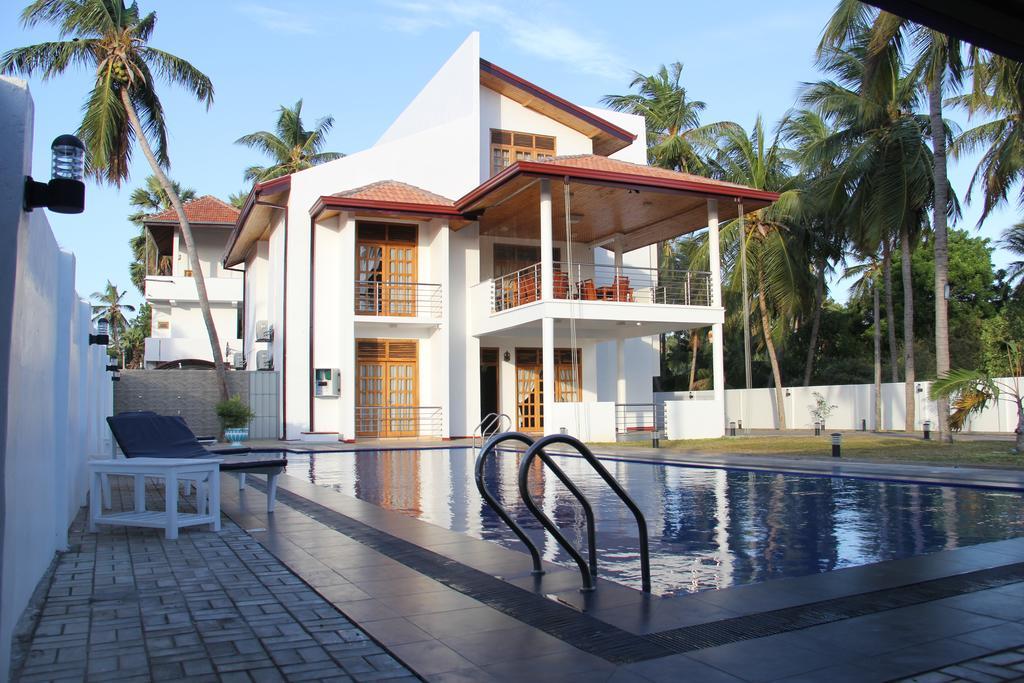 Bluewater Beach Resort Trincomalee Bagian luar foto